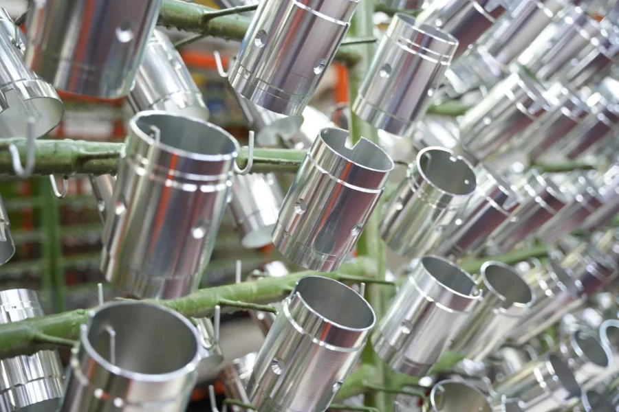 Cyanide-free alkaline zinc plated components